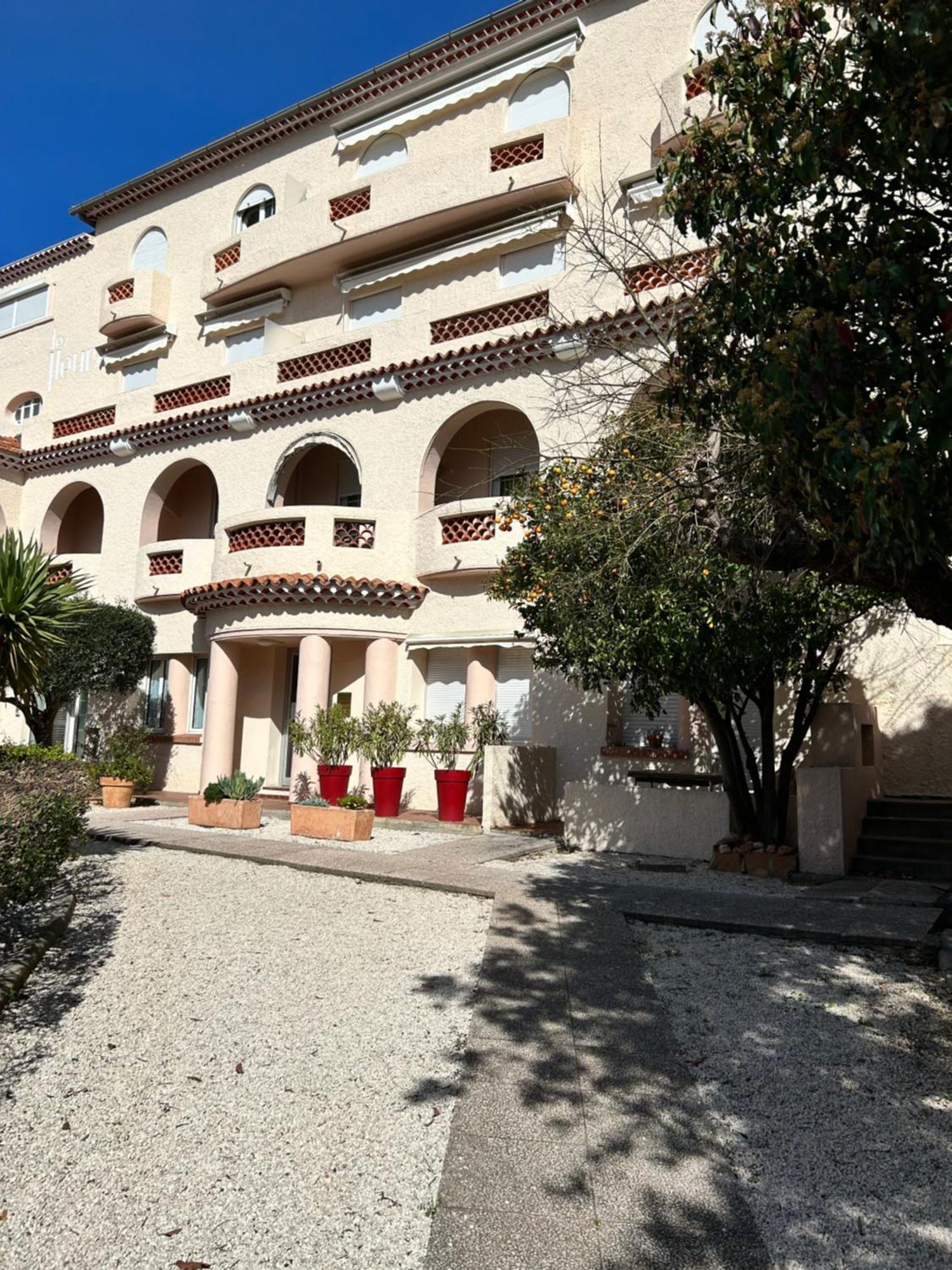 Agreable Studio Renove Avec Place De Parking Бандоль Экстерьер фото